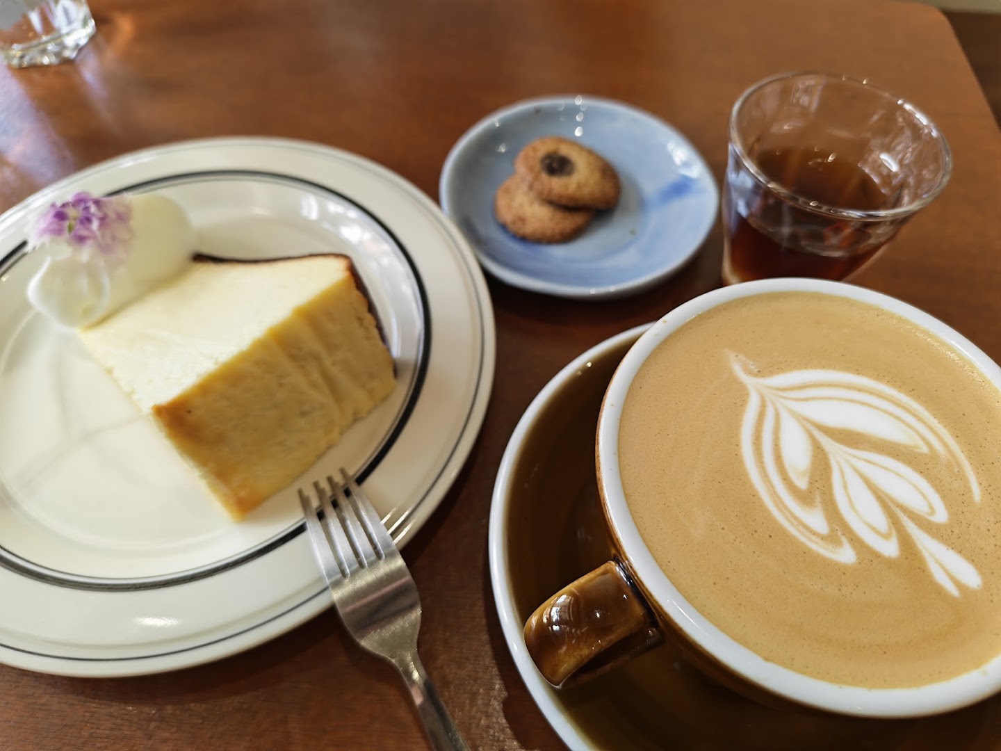 Moonshine Cakes and Coffee: appetizing photo of cafe offerings