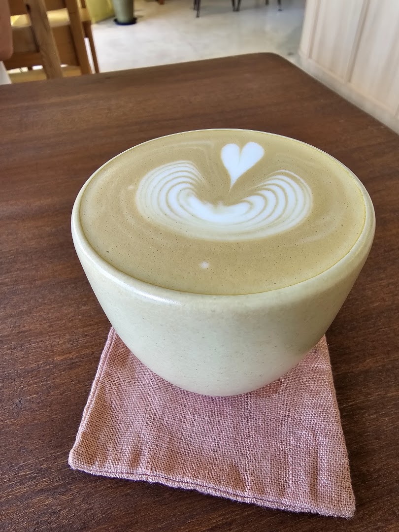 Ovalthinker Coffee: high quality latte art photo