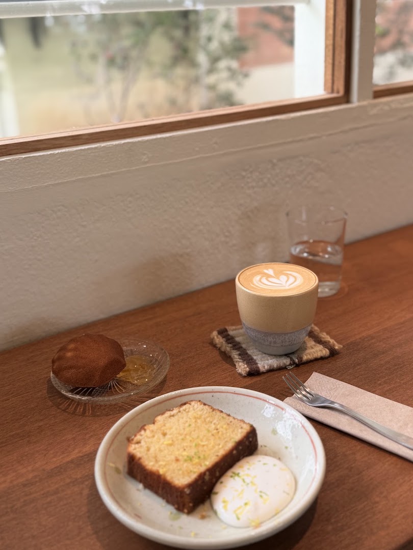 Ovalthinker Coffee: appealing, high-quality breakfast food photo