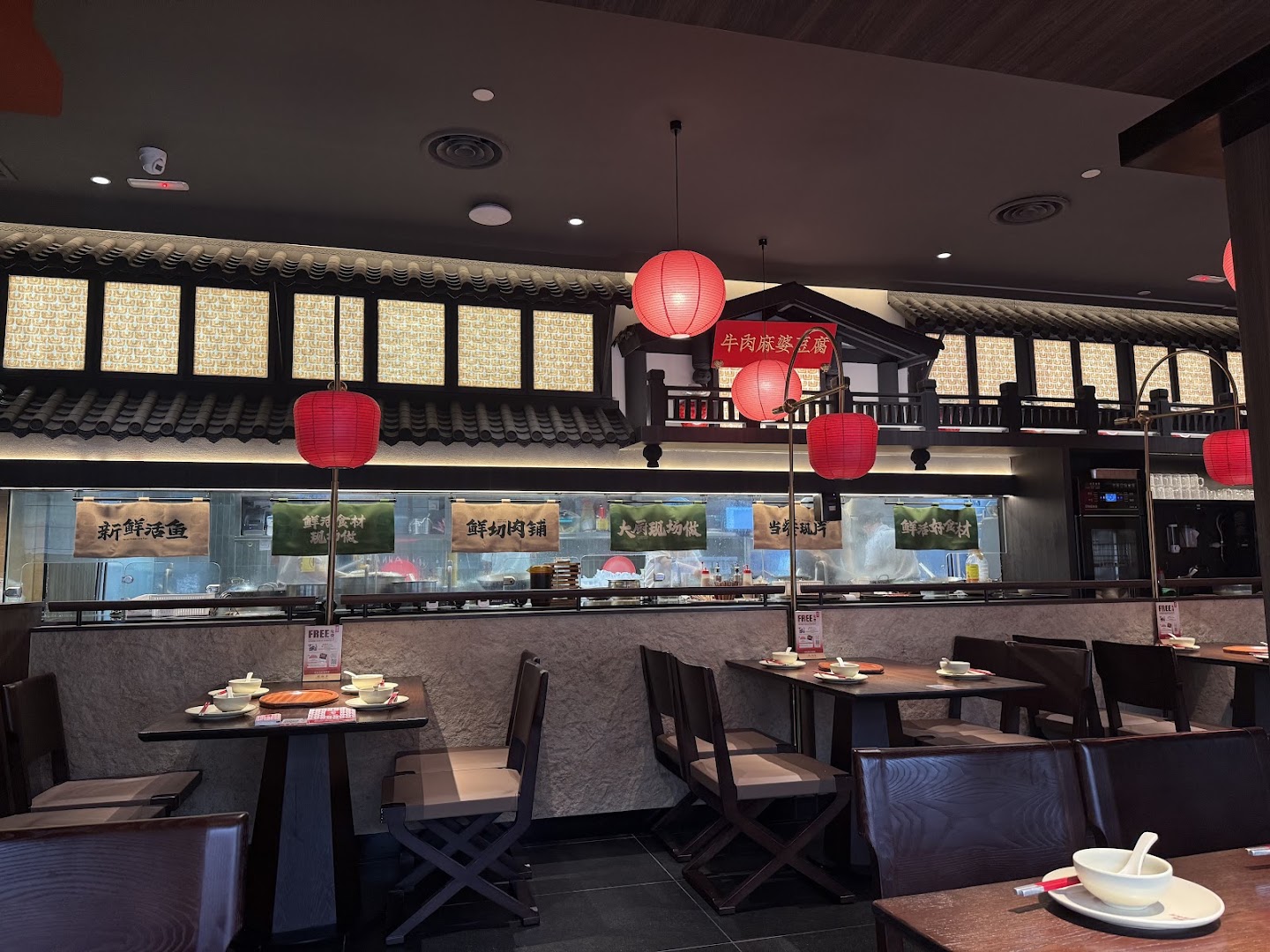 So Do Fun: clear, inviting restaurant interior shot