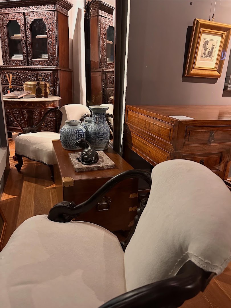The Gallerist Company: shop interior and products