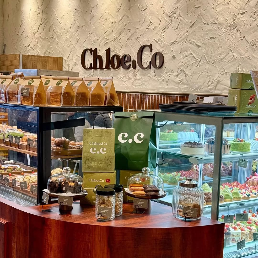 Chloe.co: attractive display of venue products