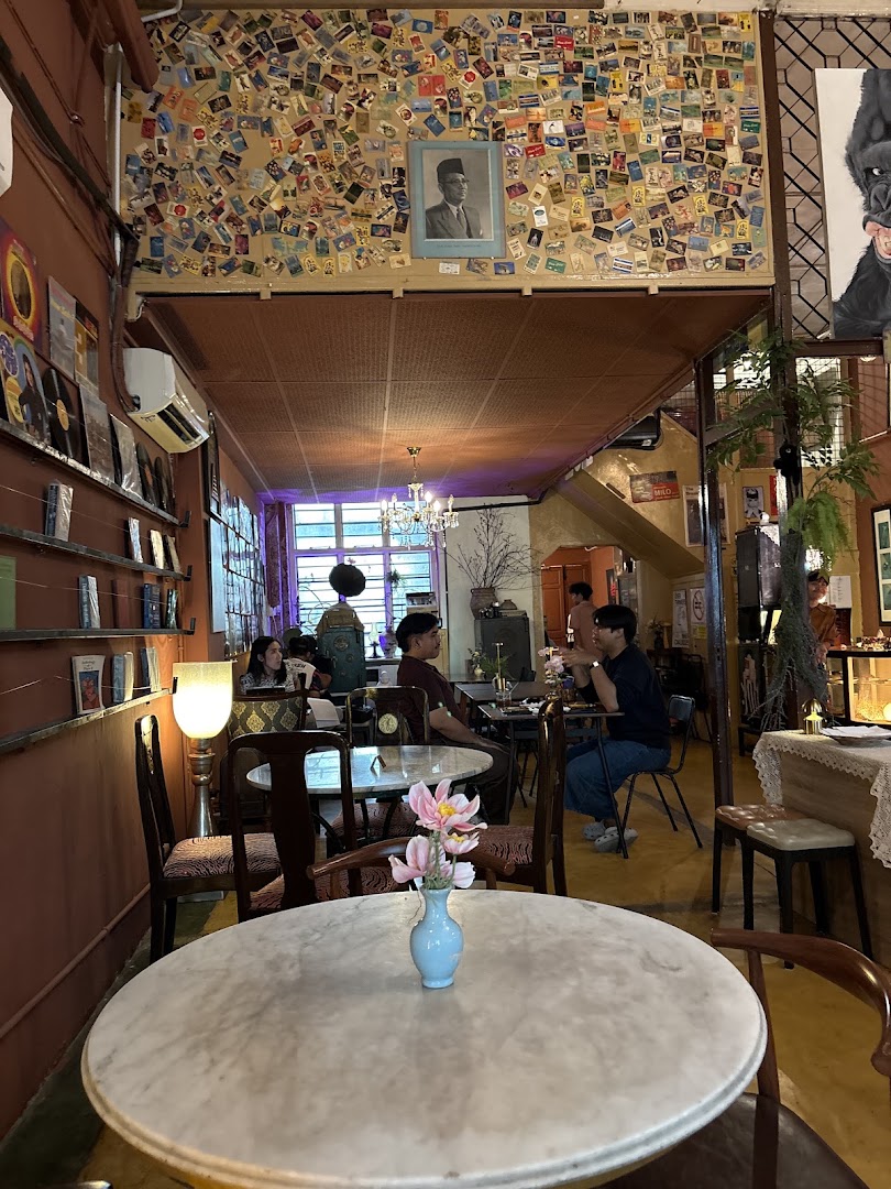 SOL: inviting bar interior atmosphere