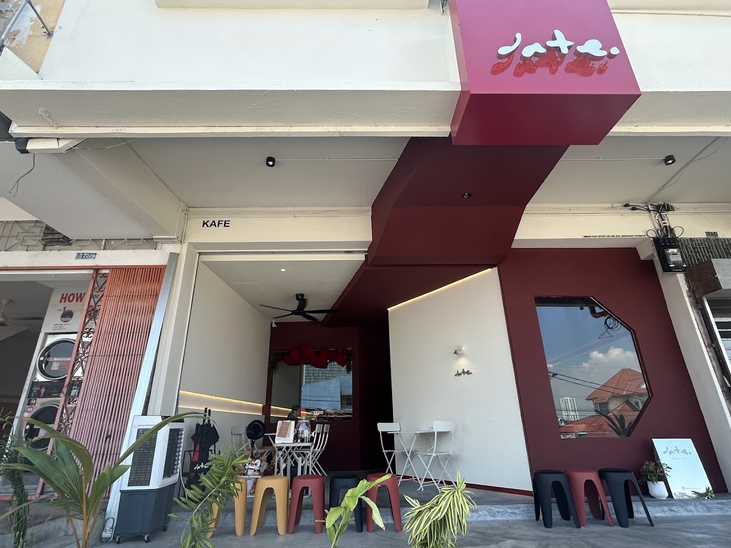 Date Cafe: clear exterior shot of venue