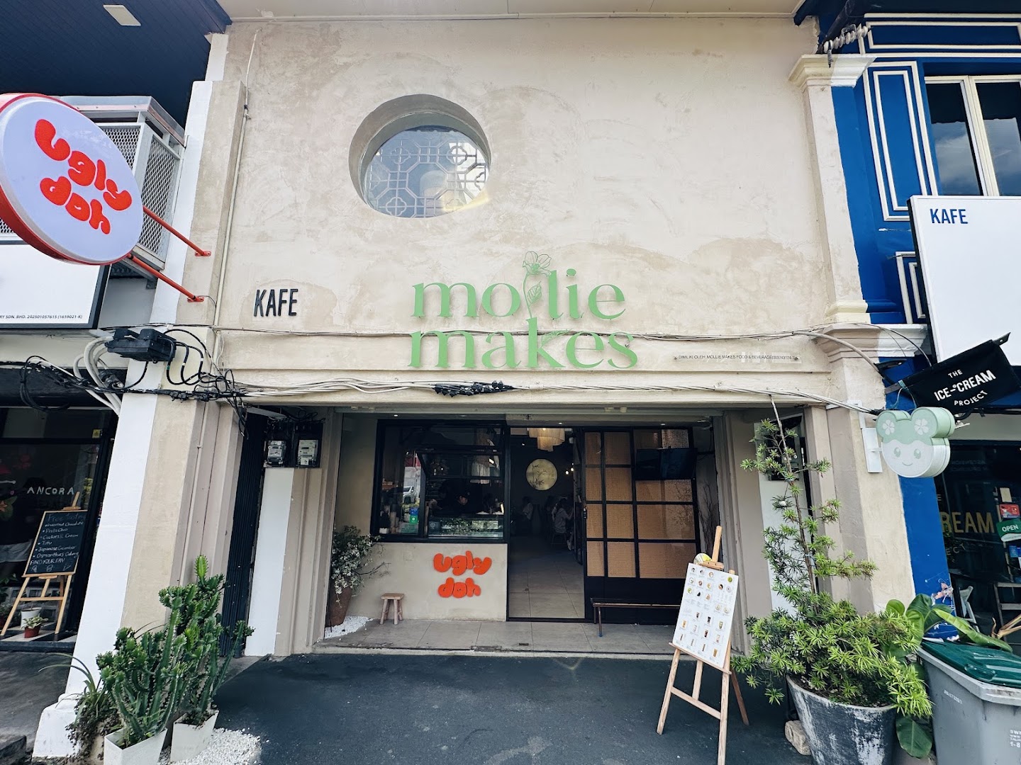 Mollie Makes: clear storefront photo of venue