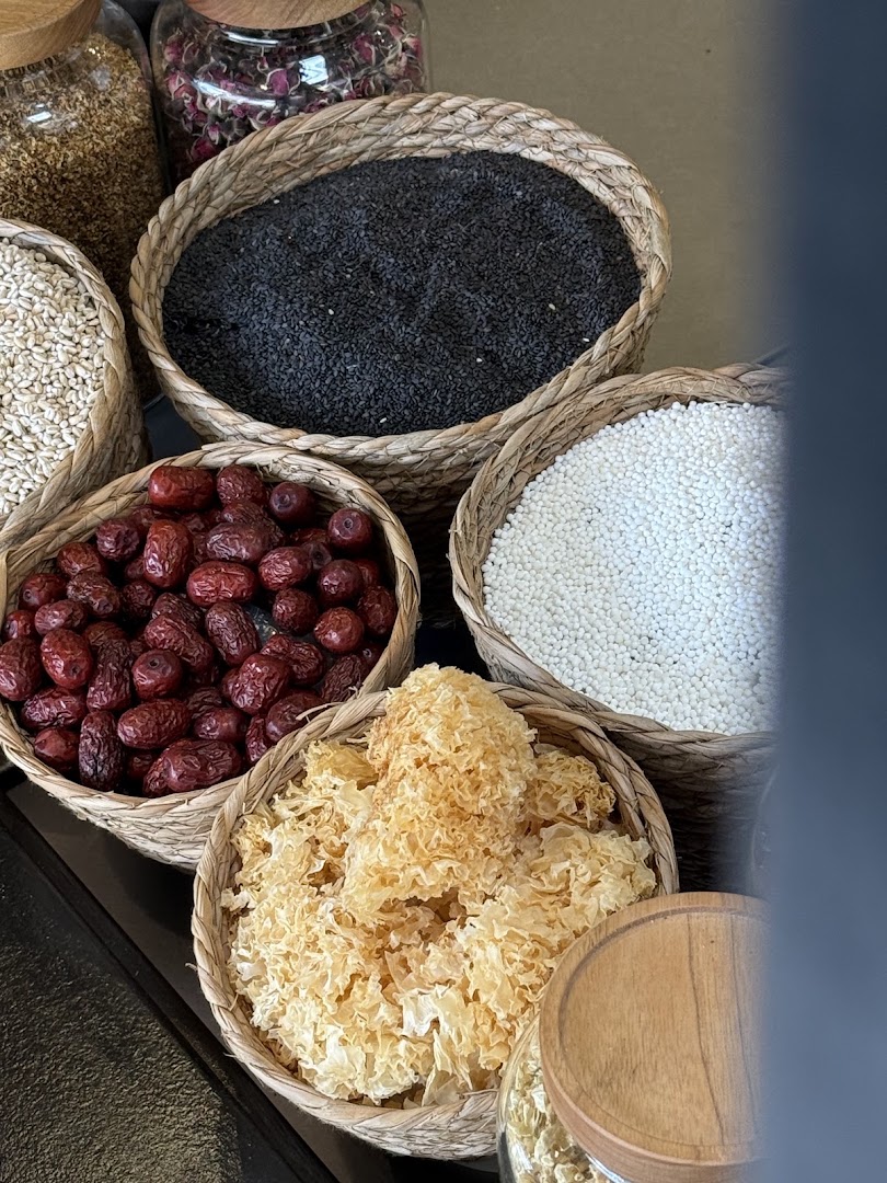 Mollie Makes: high quality food ingredient display