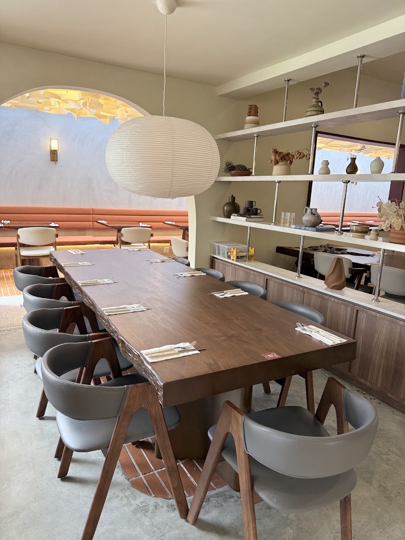OTTO cafe: attractive, well-lit interior atmosphere