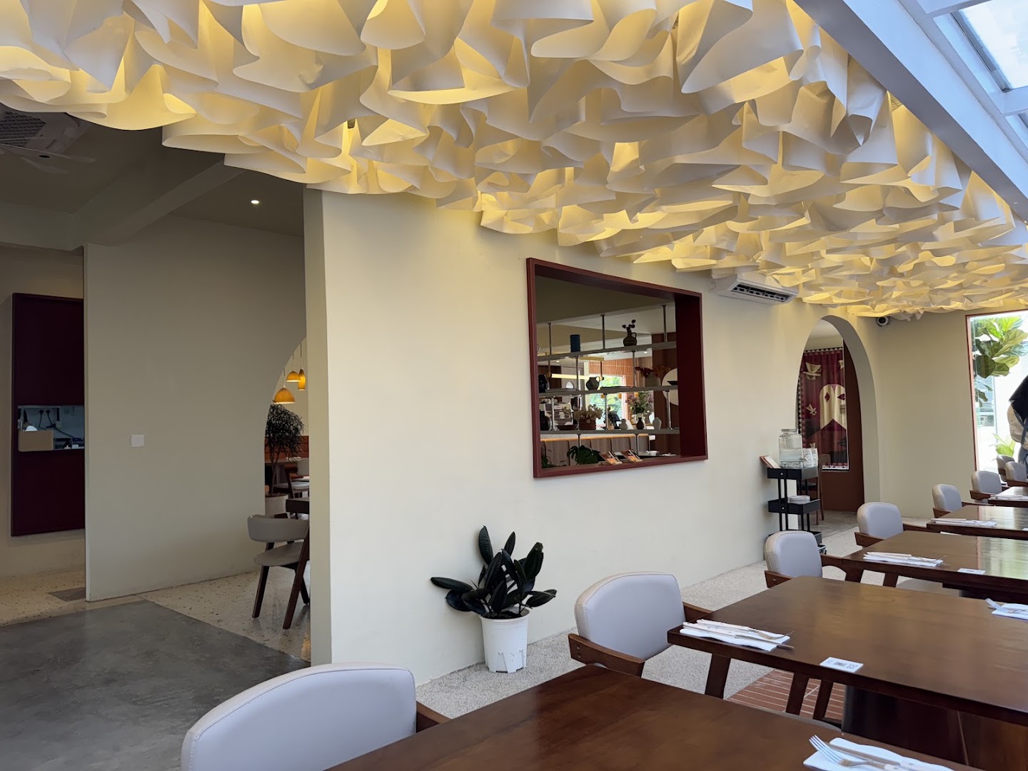 OTTO cafe: attractive interior and inviting atmosphere
