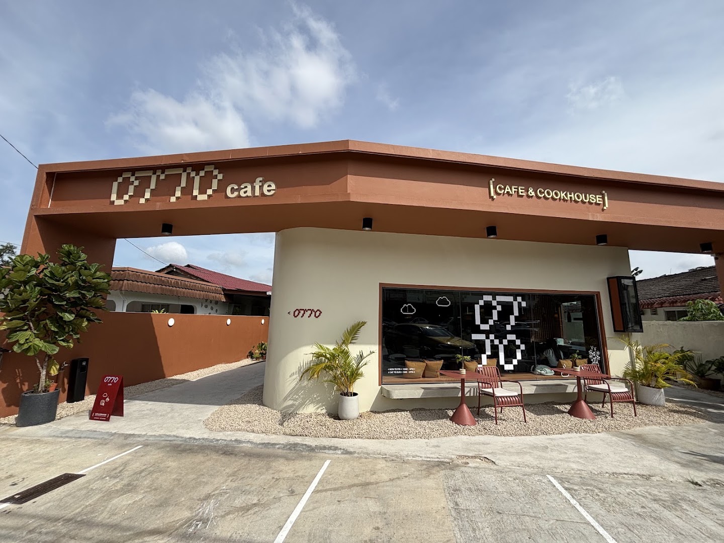 OTTO cafe: clear, professional exterior shot