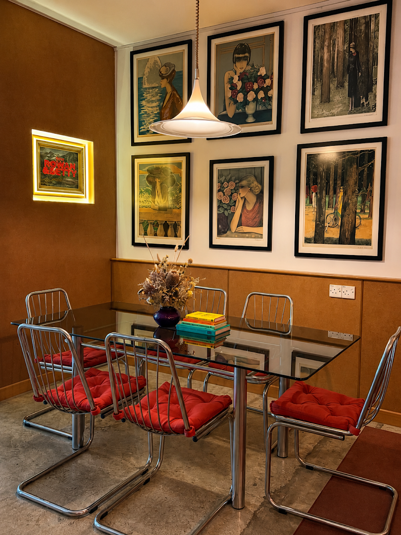 Rowan & Betty Cafe: attractive and clean interior shot