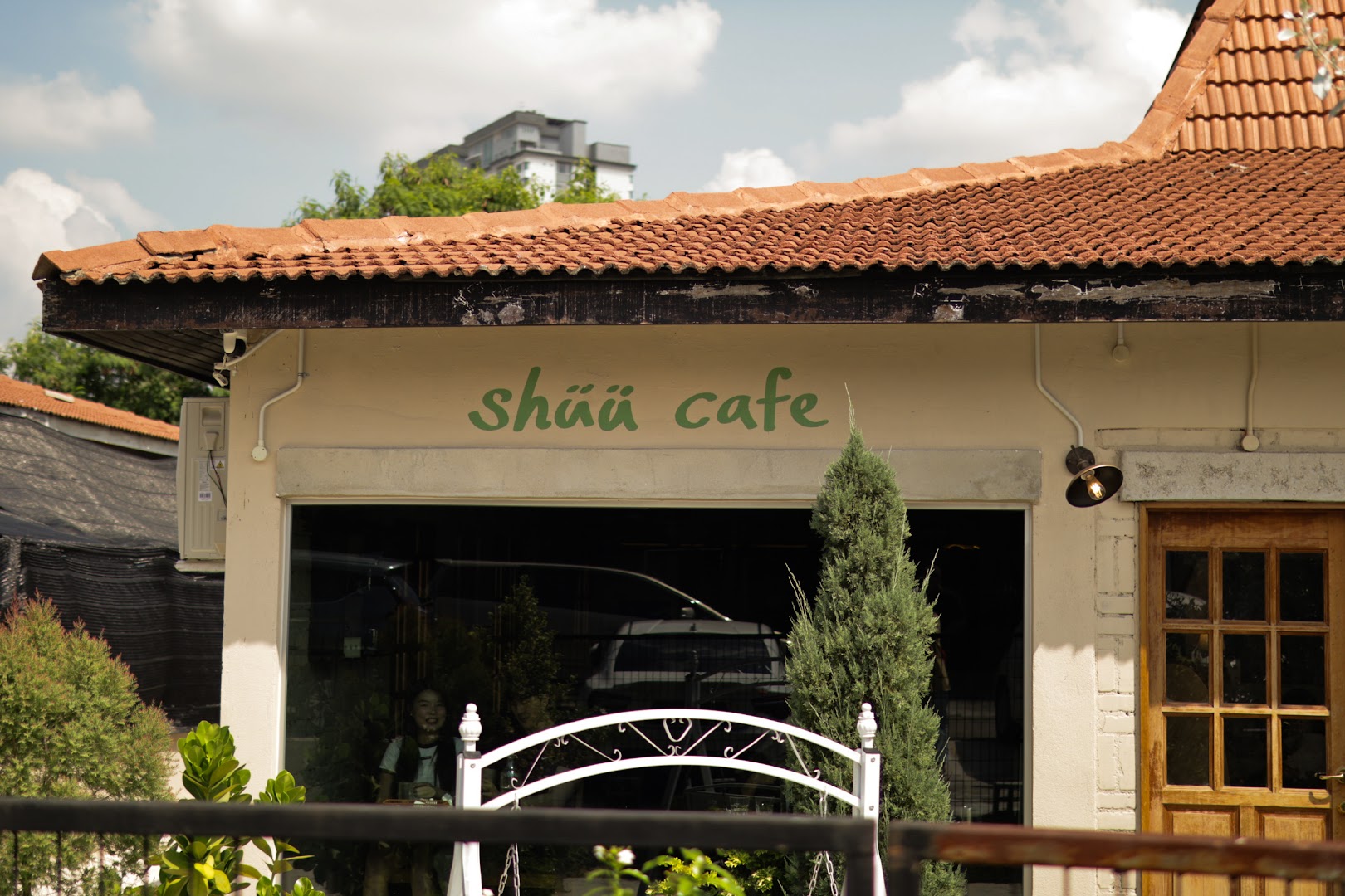 Shuu Cafe: clear exterior shot of venue