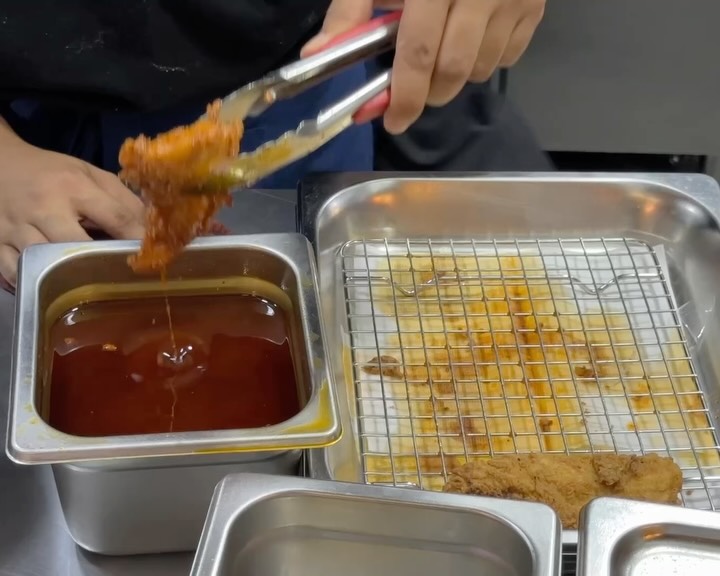 Decker's: appetizing food preparation process