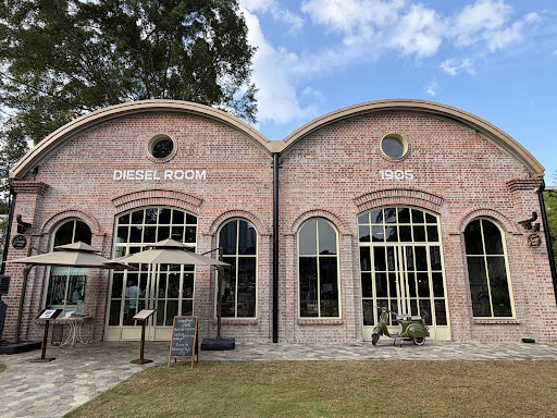 Grumpy Bagels 1905: attractive exterior of the venue