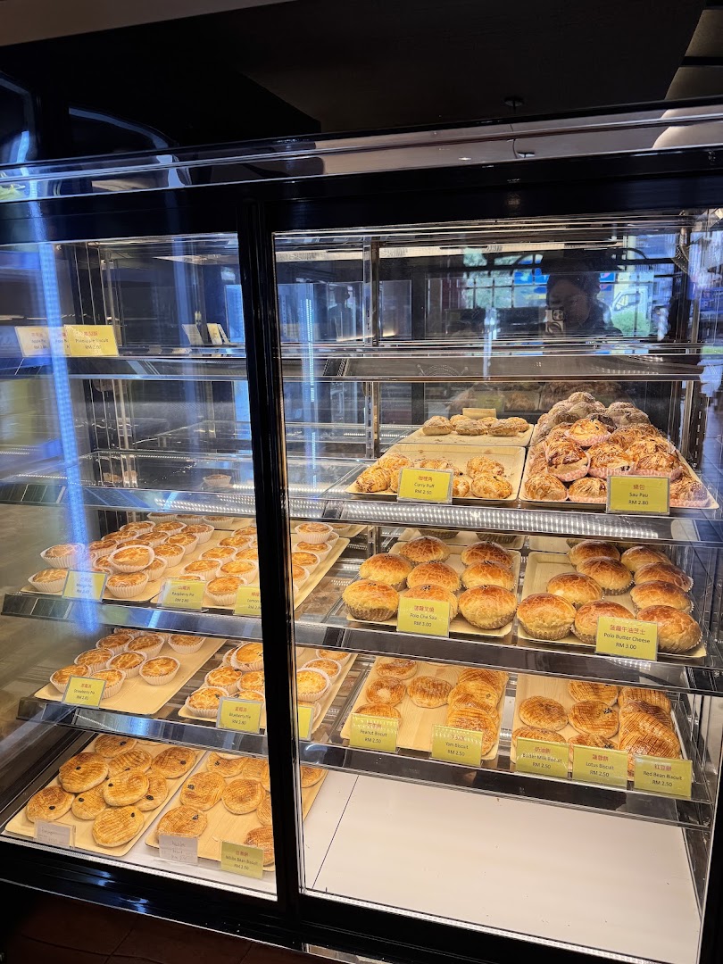 Hong Kong Pau Cafe: clear display of food products