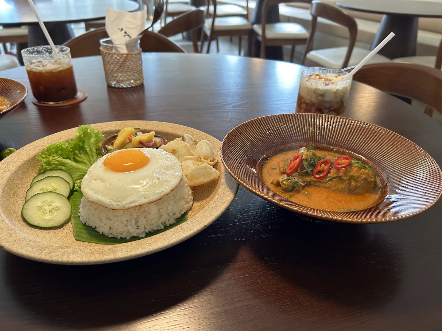 Latitude 6 Cafe: appetizing food and drink presentation