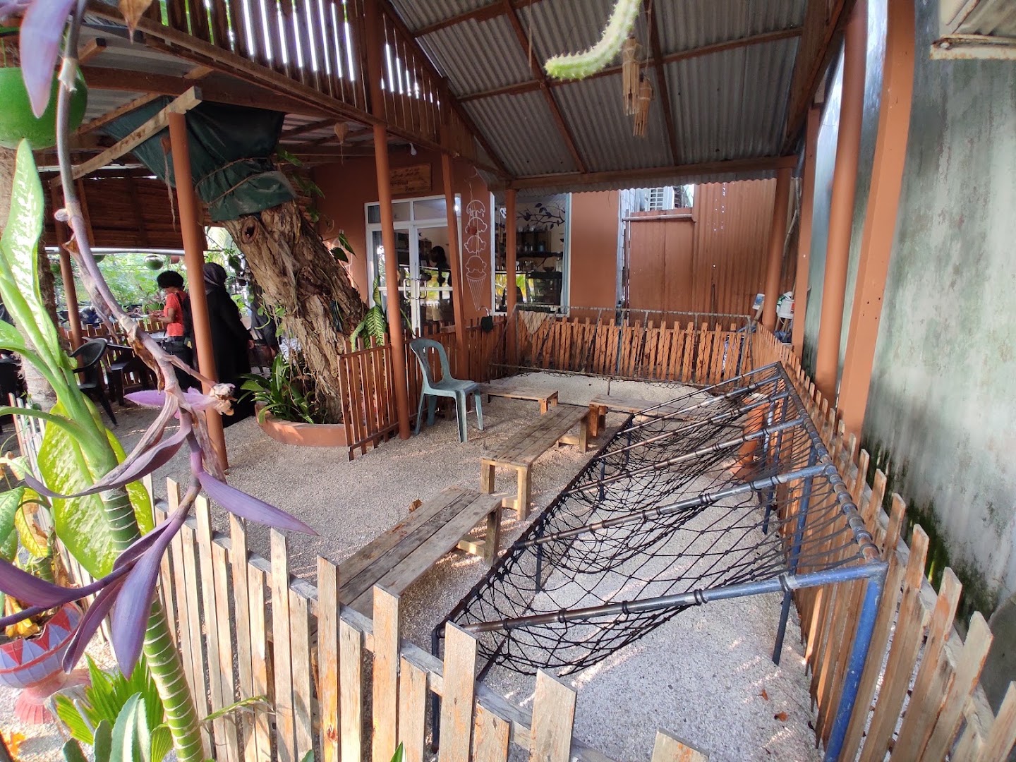 Theyravaa Inn: venue's outdoor atmosphere