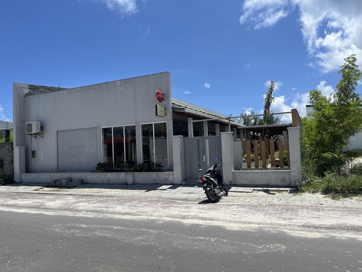 Zingel Cafe: clear exterior view of venue
