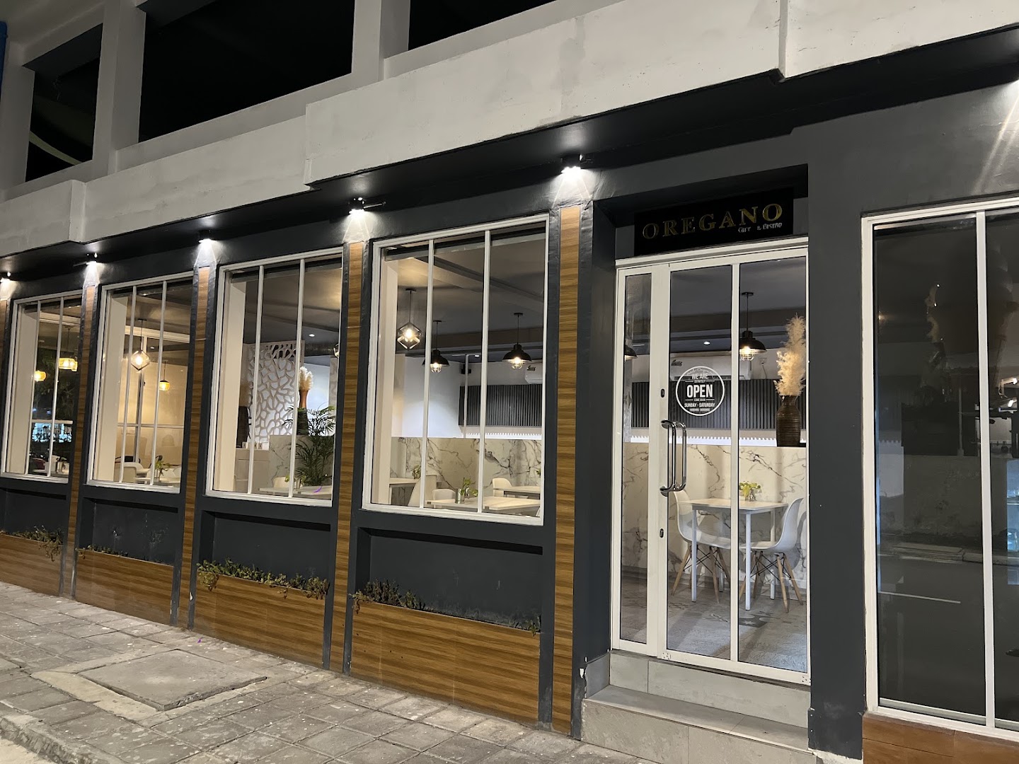 Oregano Cafe' and Bistro: clear, professional exterior shot