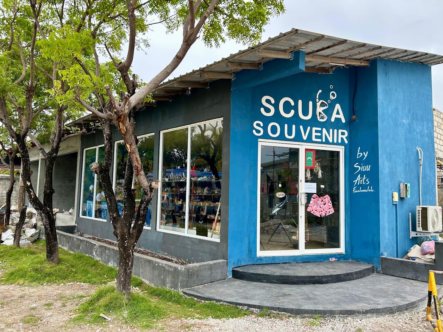 Siuu Arts: clear exterior shot of shop