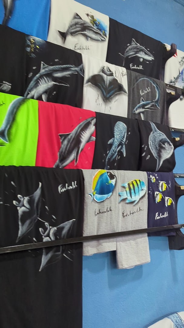 Siuu Arts: clear display of shop products