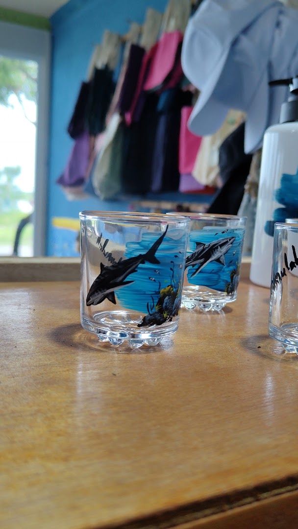 Siuu Arts: clear product display in shop