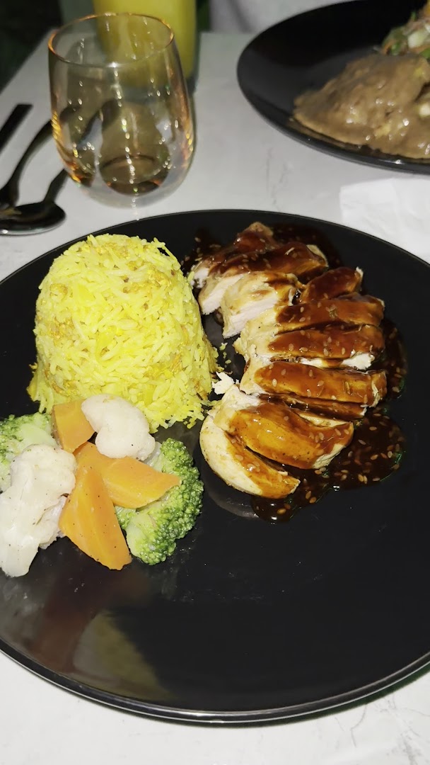 The Twist By RI: clear, appetizing food presentation