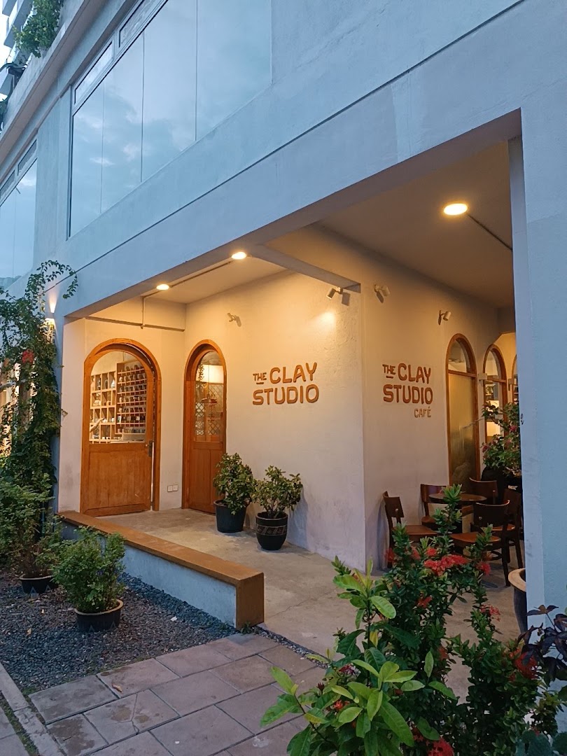 Clay Studio Café: clear, inviting exterior shot