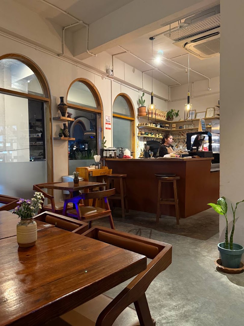 Clay Studio Café: inviting atmosphere and clear interior