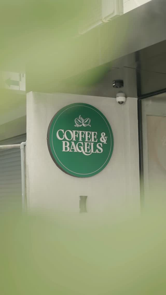 Coffee & Bagels: clear signage of the venue