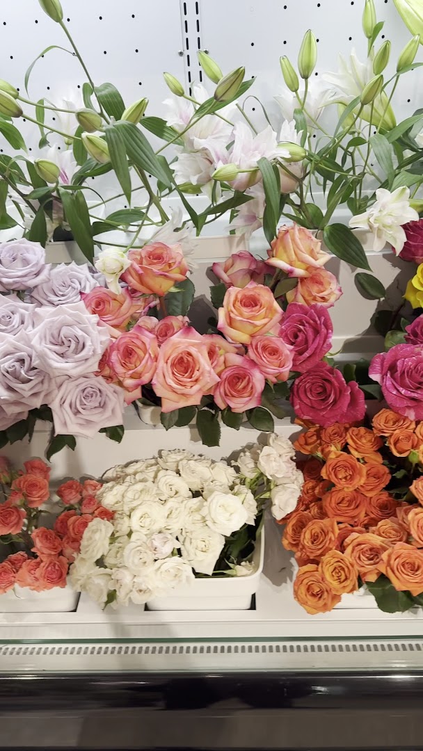 LOLA Hulhumalé: attractive display of fresh flowers