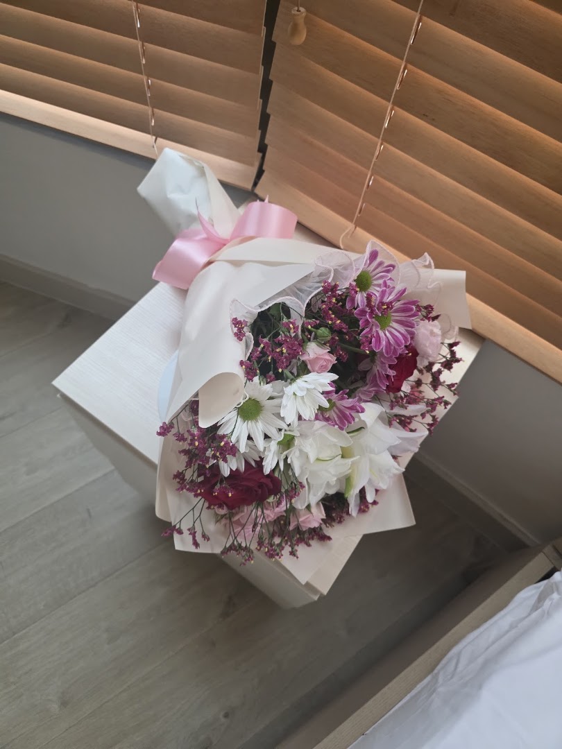 LOLA Hulhumalé: high quality product display photo