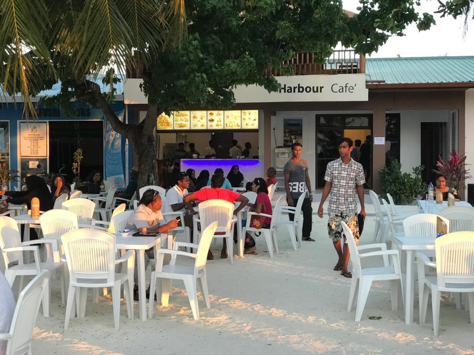Harbour Cafe & Bakery: venue atmosphere and seating
