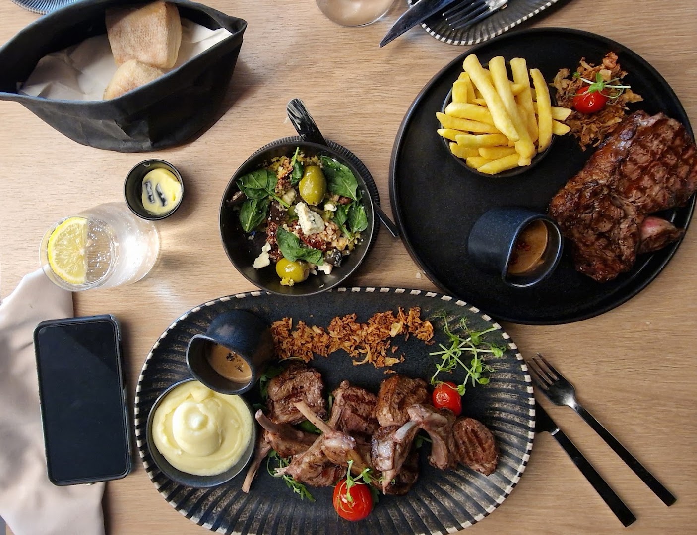 Carvv: appetizing, high-quality food photography