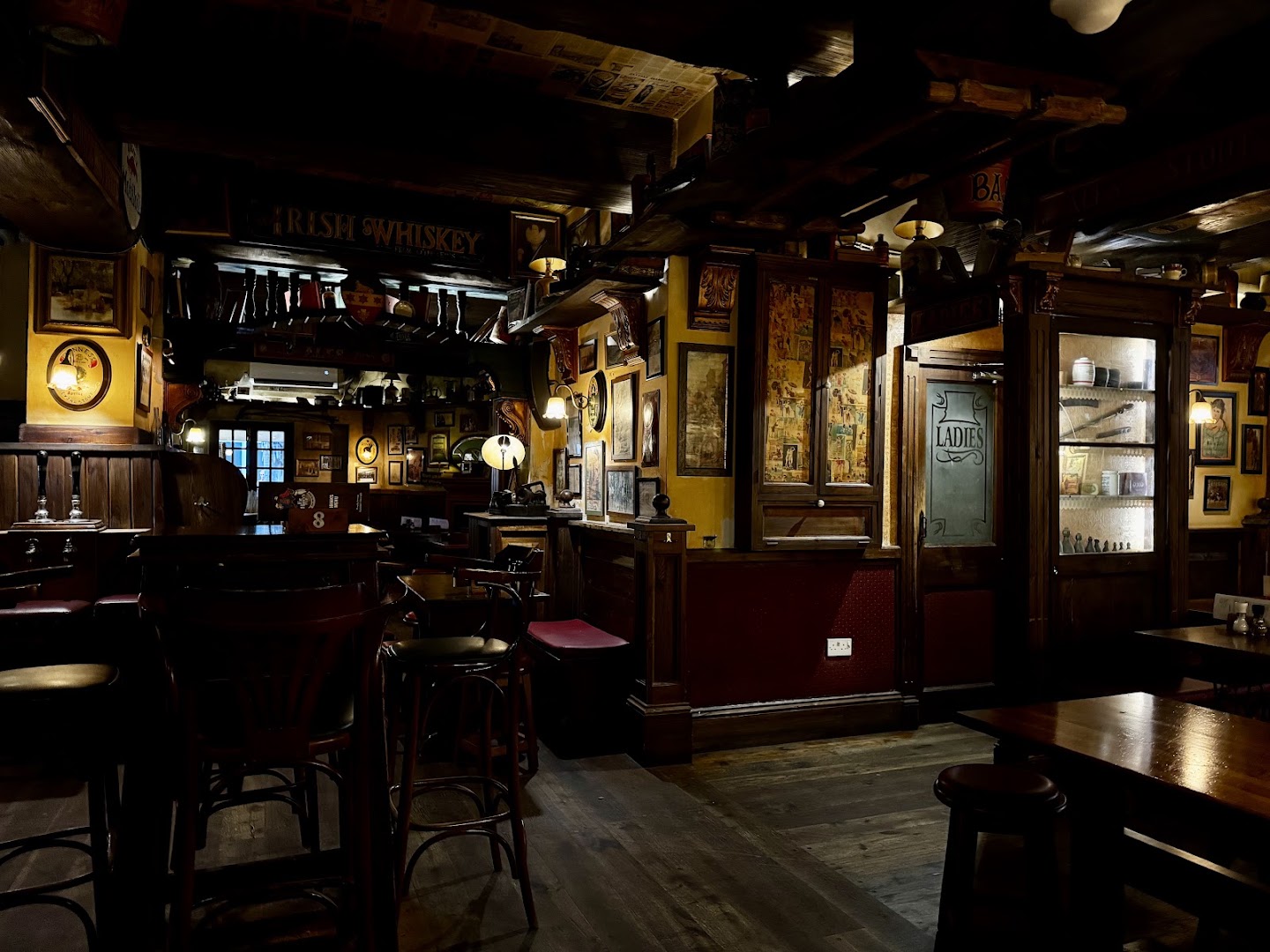 Fat Harry’s Pub: atmospheric and high quality interior
