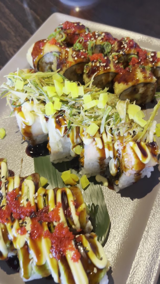 UMI - Sushi & Asian Fusion: appetizing high quality food photo