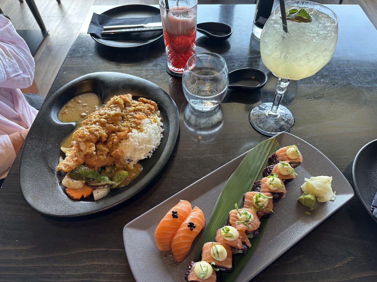 UMI - Sushi & Asian Fusion: appetizing food and drink presentation