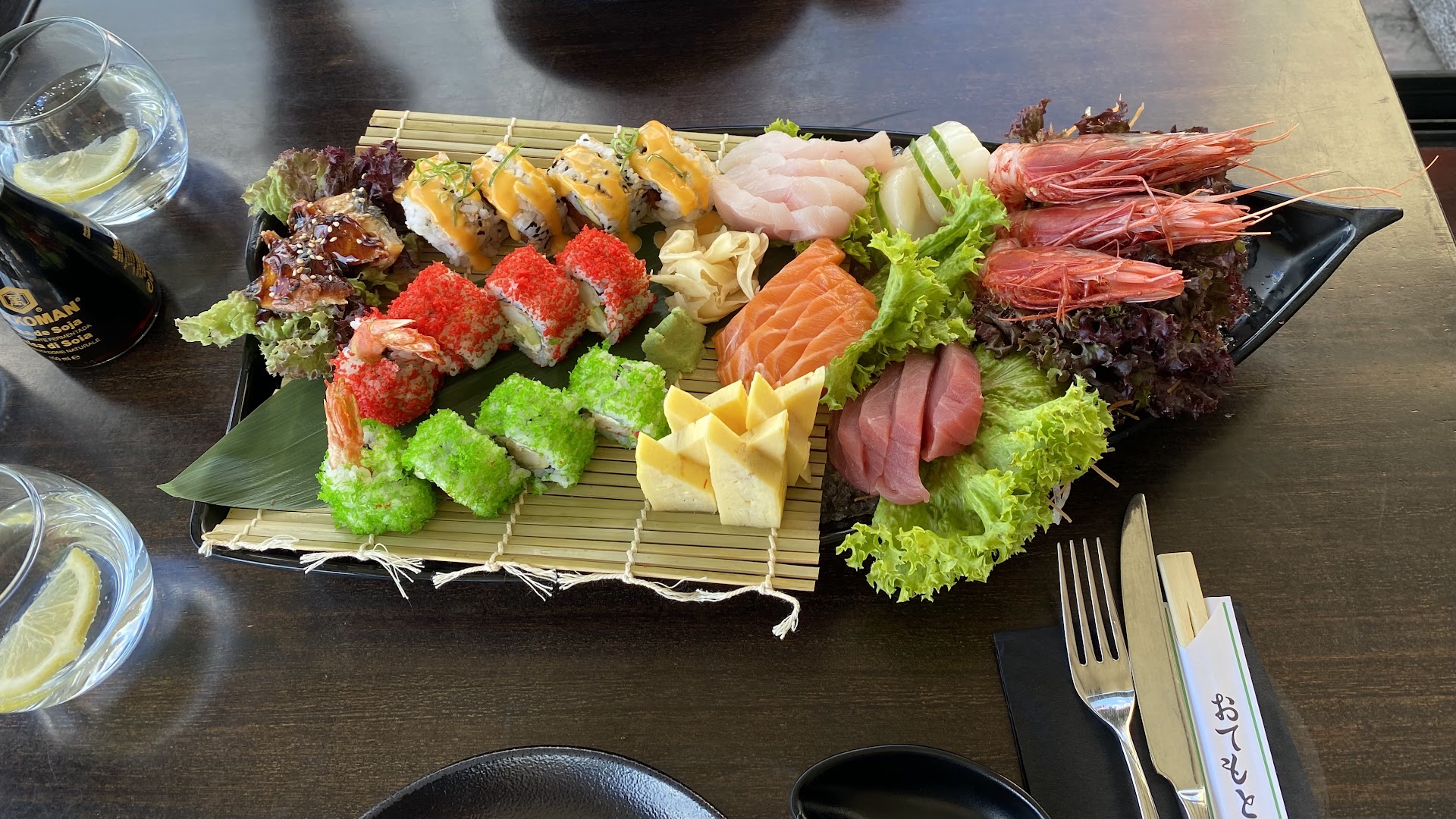 UMI - Sushi & Asian Fusion: appetizing high quality food photo