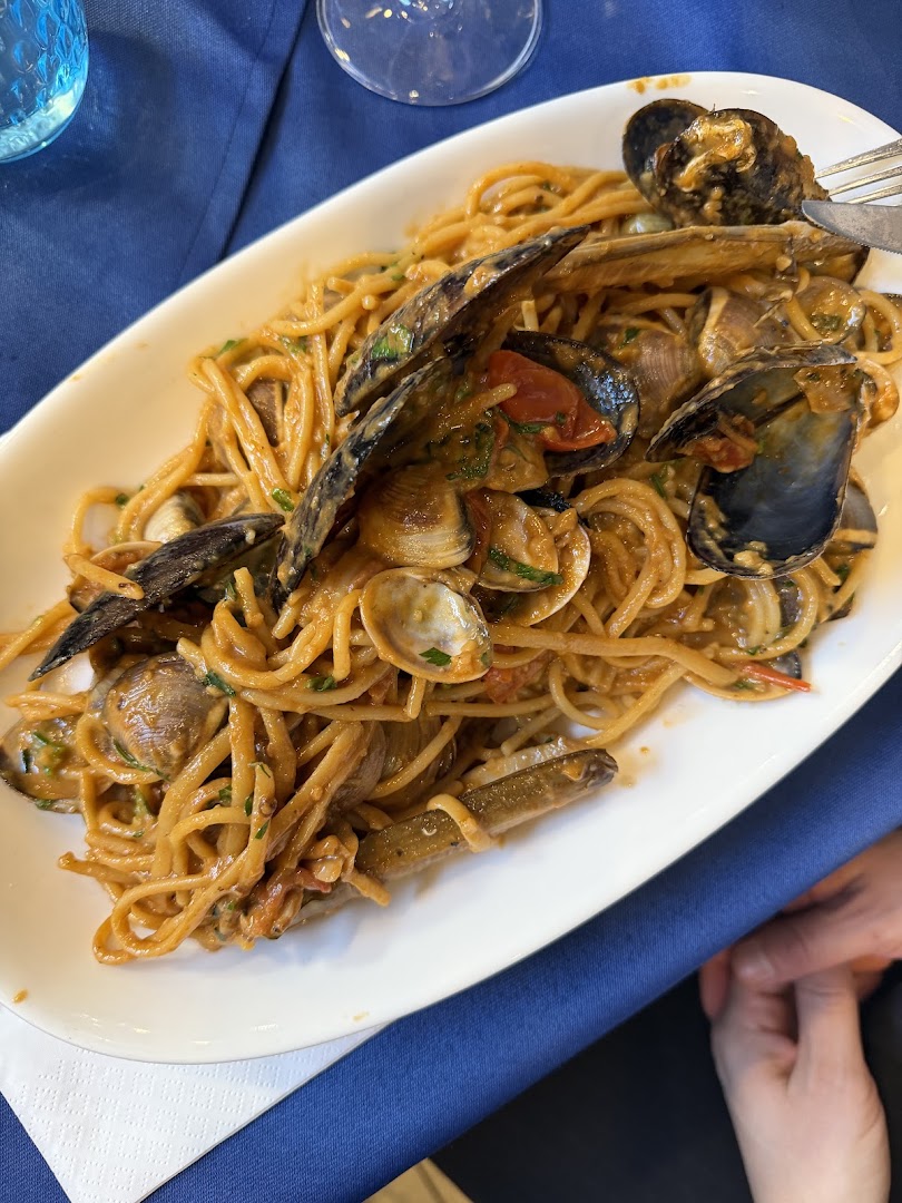 Ir-Rizzu: appetizing photo of seafood pasta