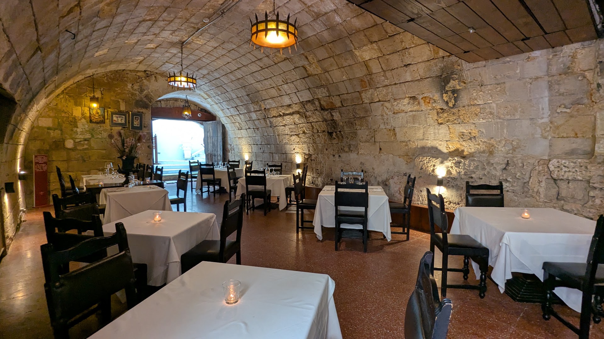 Bacchus: attractive, clear restaurant interior shot
