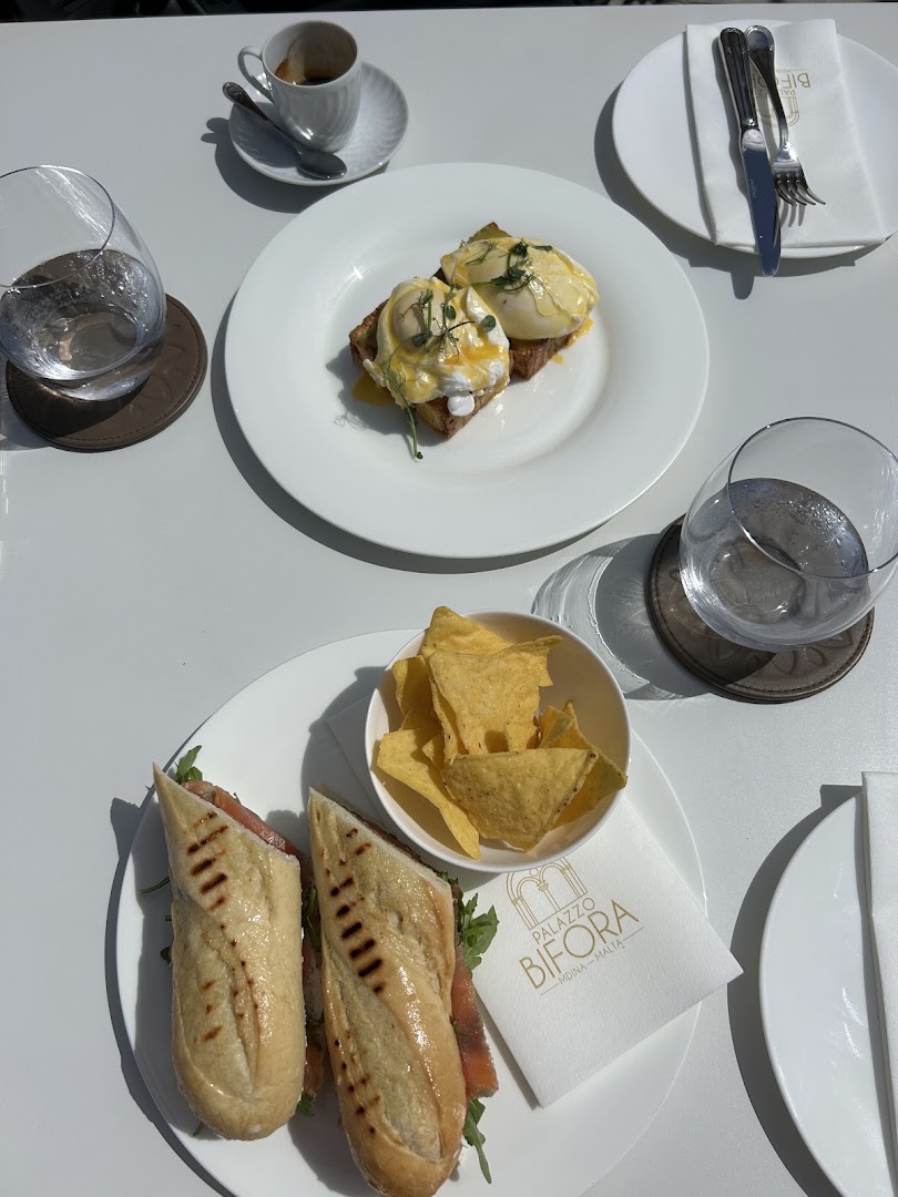 Courtyard Lounge Café: appetizing, high-quality food photography