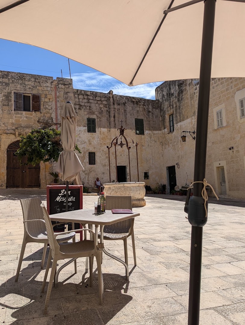 Don Mesquita: inviting outdoor terrace atmosphere