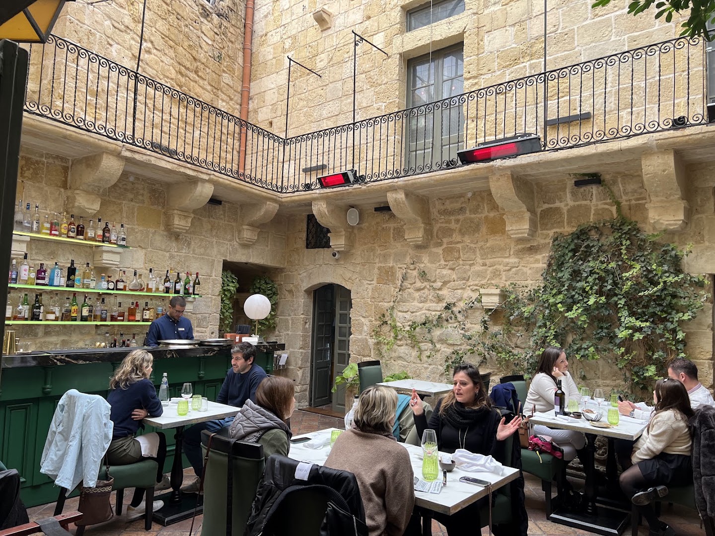 The Medina: inviting atmosphere and clear composition
