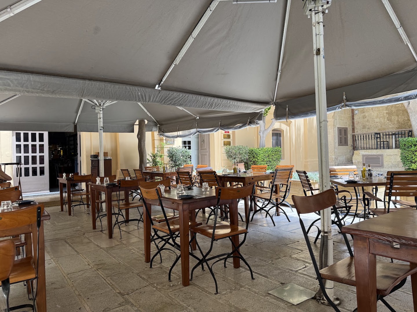 Trattoria A.D. 1530: clear photo of restaurant terrace