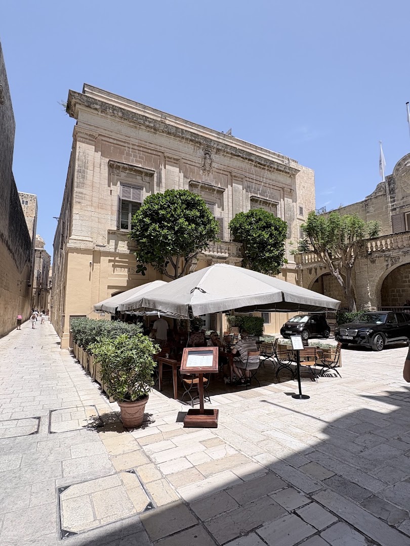 Trattoria A.D. 1530: attractive outdoor dining atmosphere