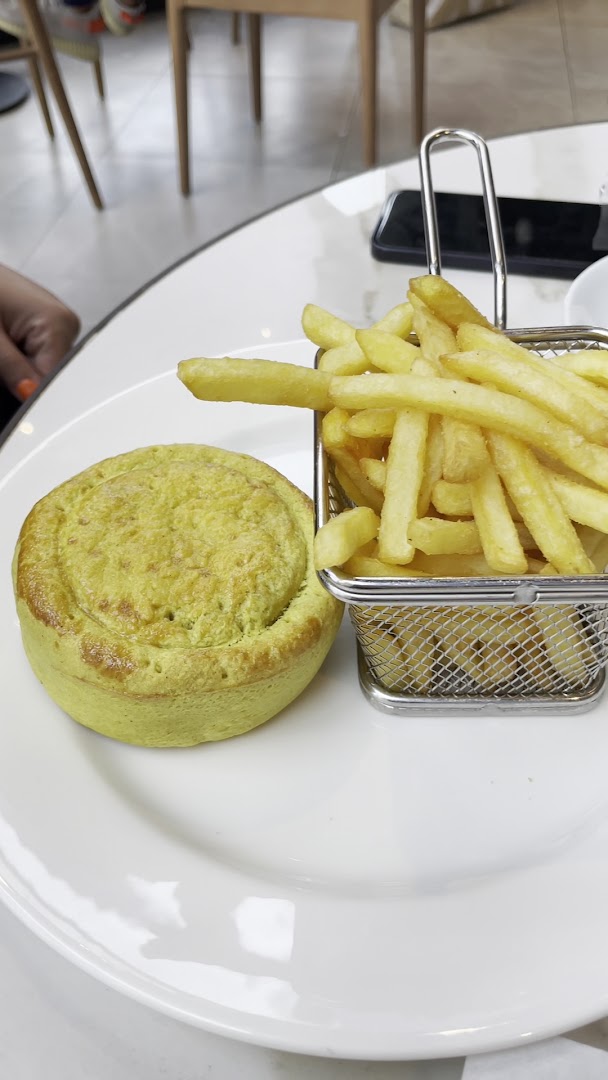 Busy Bee: appetizing photo of served food