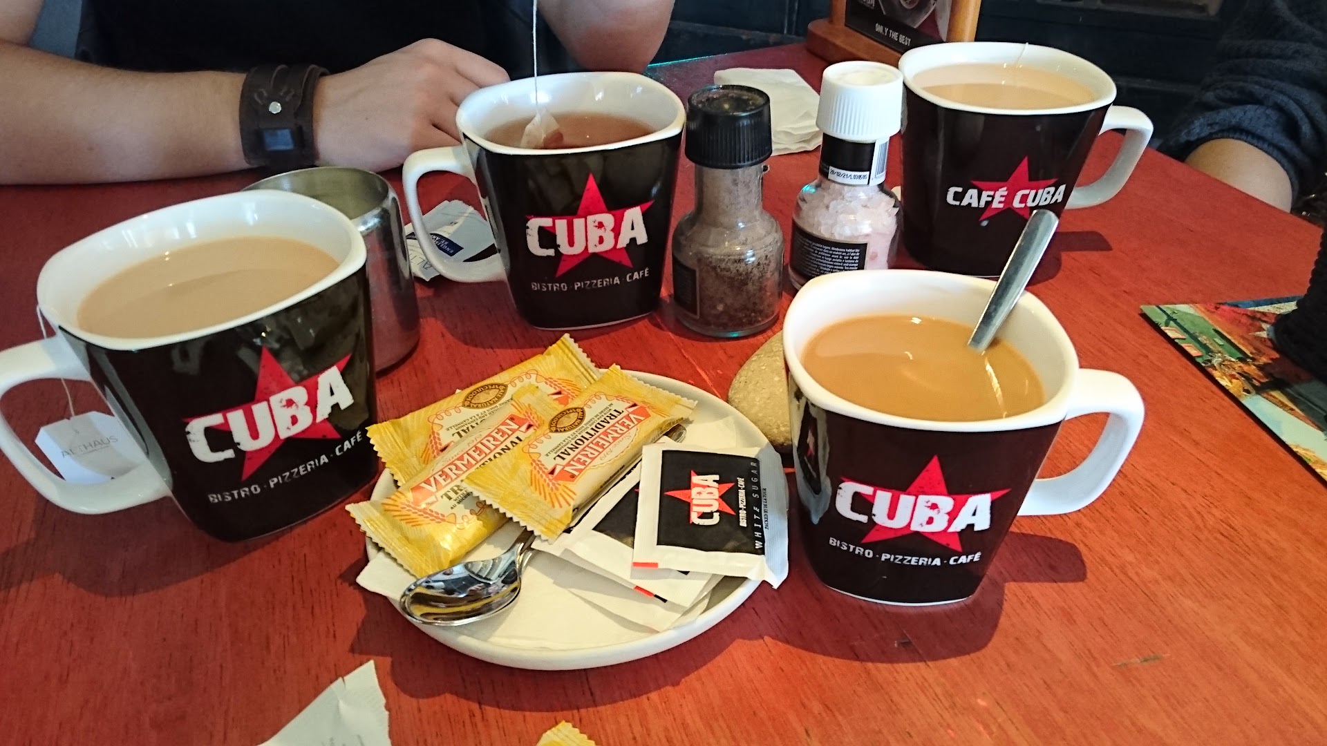 Café Cuba: clear photo of branded drinks