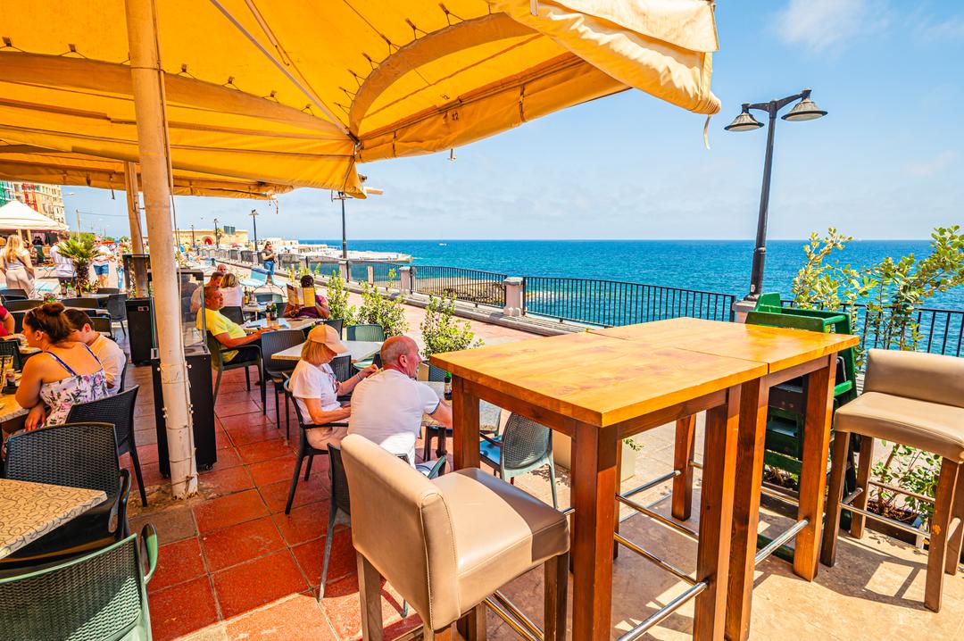 Compass Lounge: inviting terrace with sea view