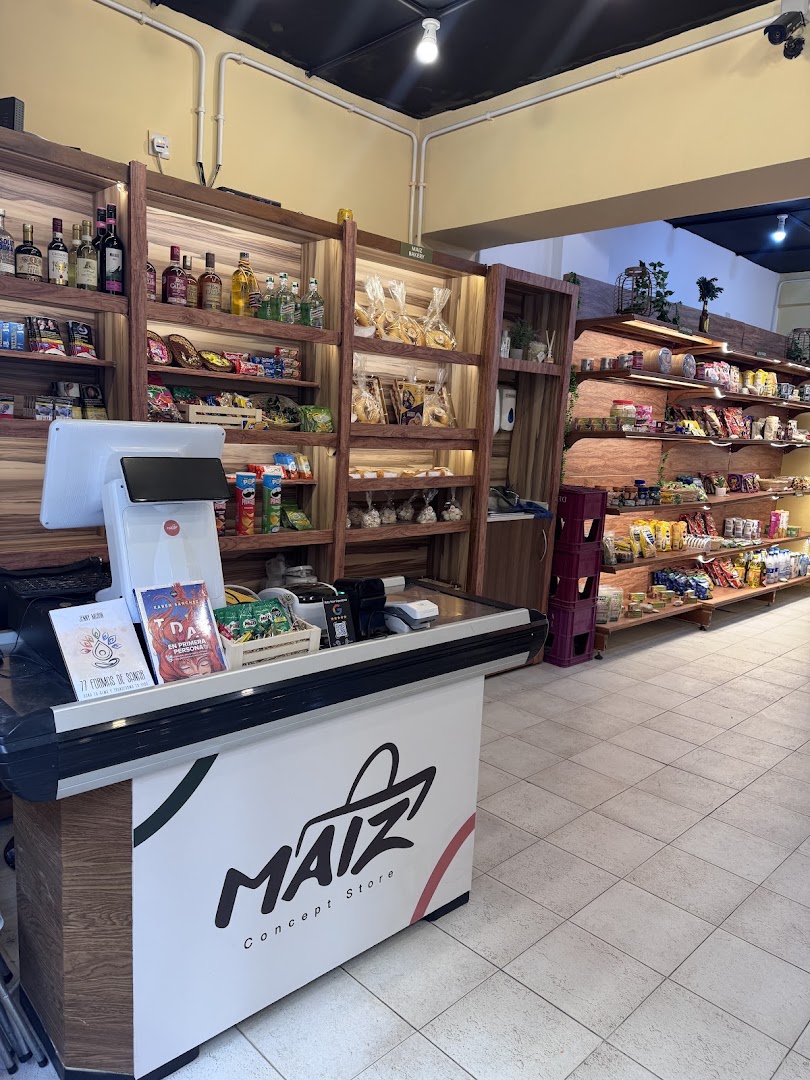 MAIZ Concept Store: clear view of shop interior