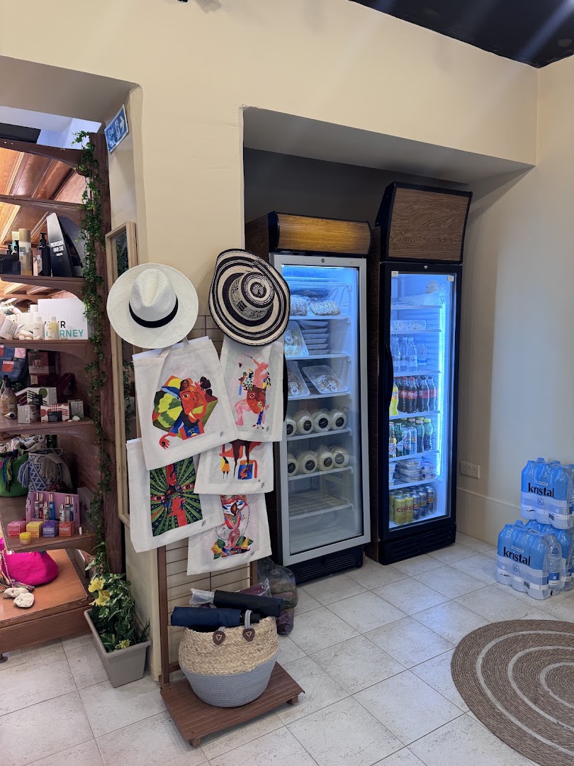 MAIZ Concept Store: clear display of shop products