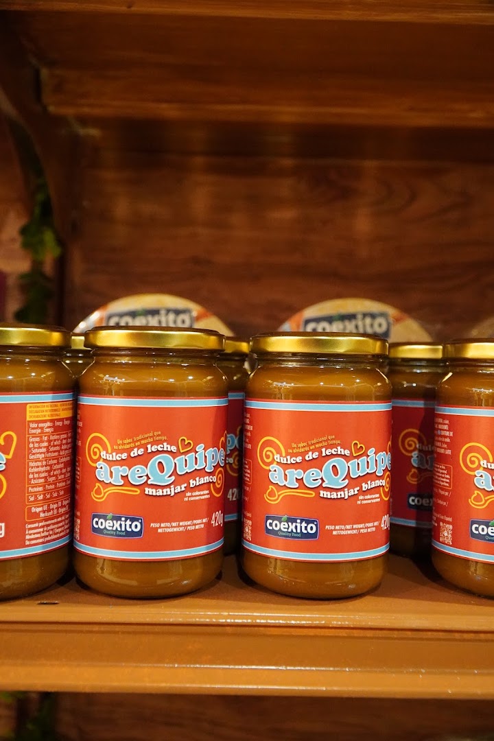 MAIZ Concept Store: clear product display photo